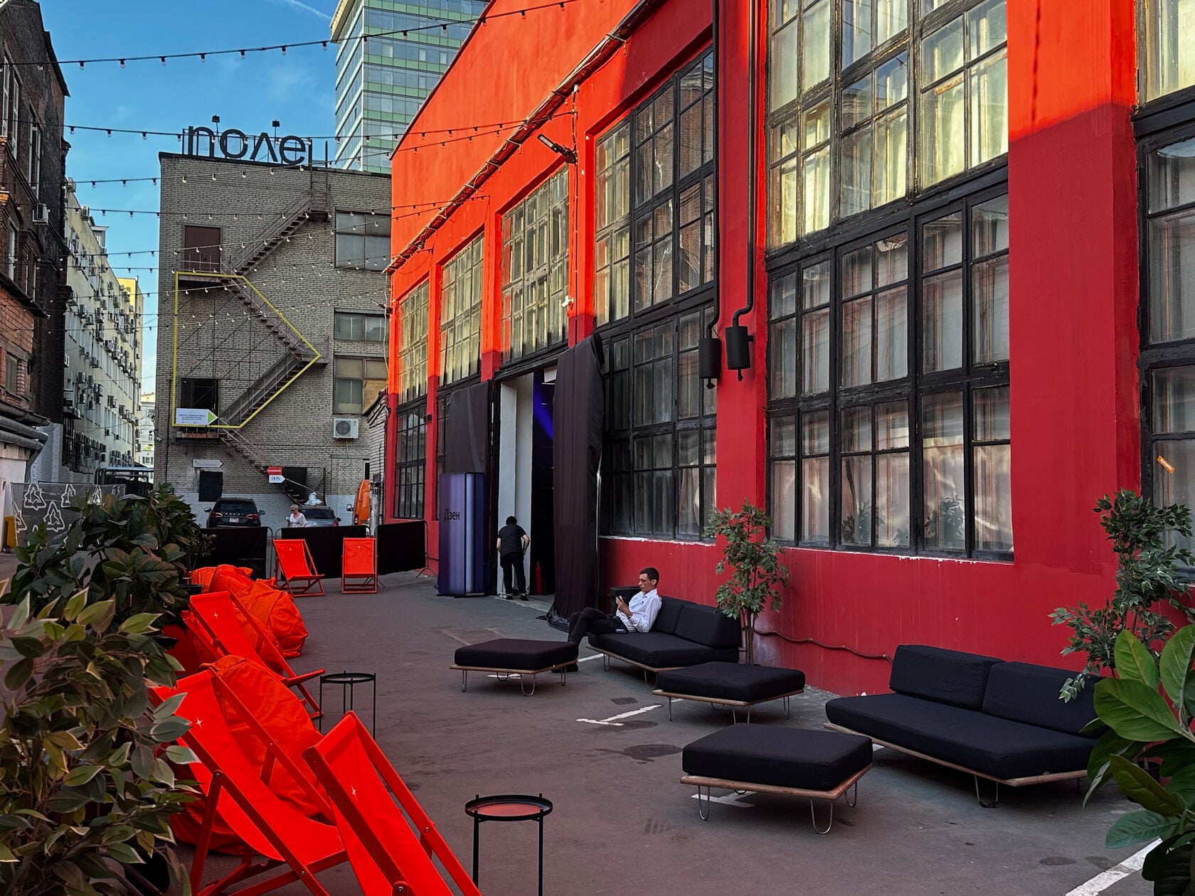 Аренда площадки BOUNCE в центре: клубное пространство с двором 900 м² в Москве — фото 8