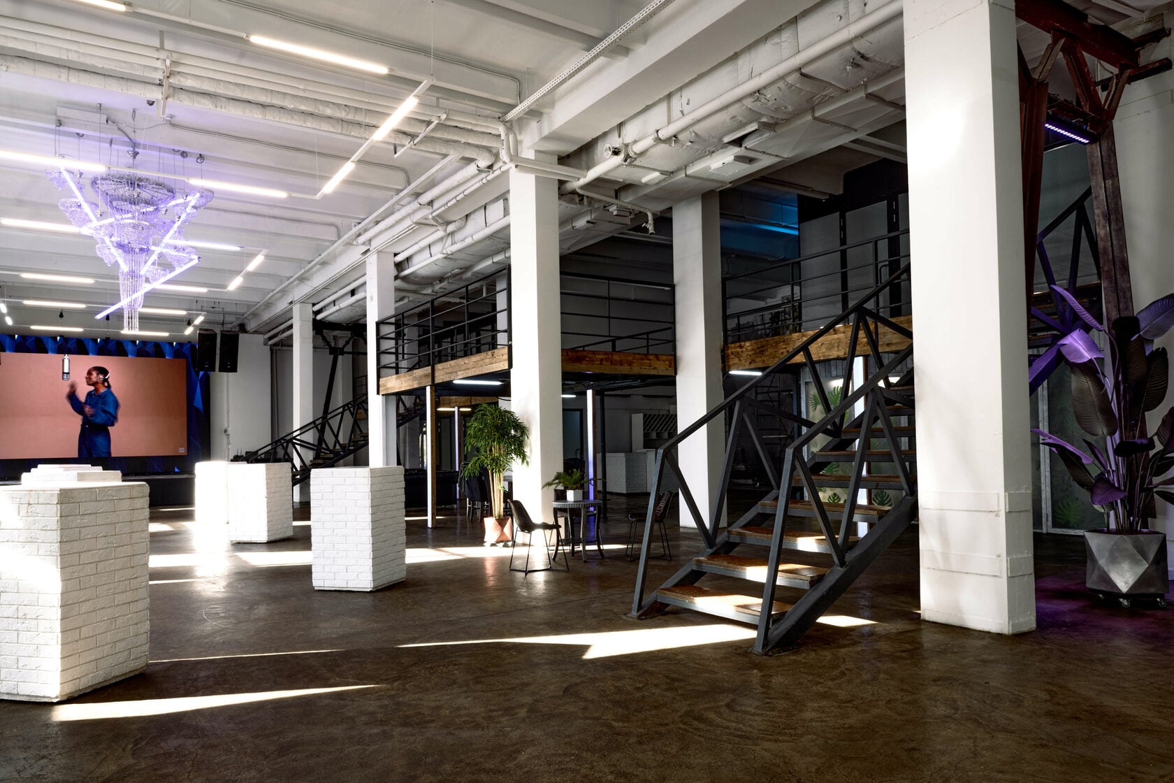 Аренда площадки FORMAT loft на Бауманской: пространство 800 м² со сценой в Москве — фото 12